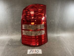 TOYOTA WISH ZNE10G Genuine Taillight / ICHIKOH 68-3 / Right Side x1