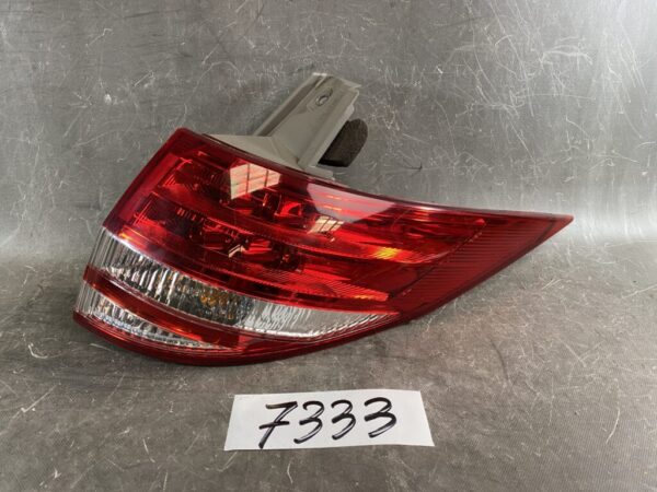 TOYOTA ESTIMA ACR50 Genuine Taillight / ICHIKOH 28-193 / Right Side x1 » JDM-PARTS NZ