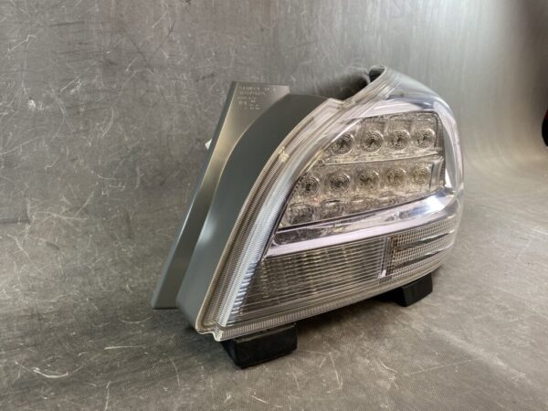 TOYOTA MARK X ZIO GGA10 ANA10 ANA15 Genuine Taillight / STANLEY 72-4 / Right Side x1 - Image 3