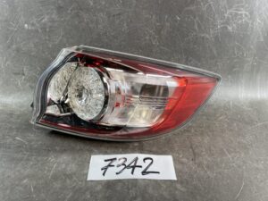 MAZDA AXELA BL BLEFW BL5FW BLEAW Genuine Taillight / STANLEY P8240 R / Right Side x1