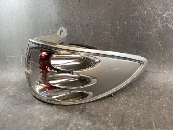 TOYOTA ESTIMA HYBRYD AHR10 AHR10W Taillight 28-147 Right Side x1 - Image 2