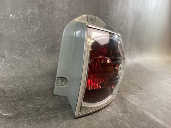 TOYOTA ESTIMA HYBRYD AHR10 AHR10W Taillight 28-147 Right Side x1 - Image 3