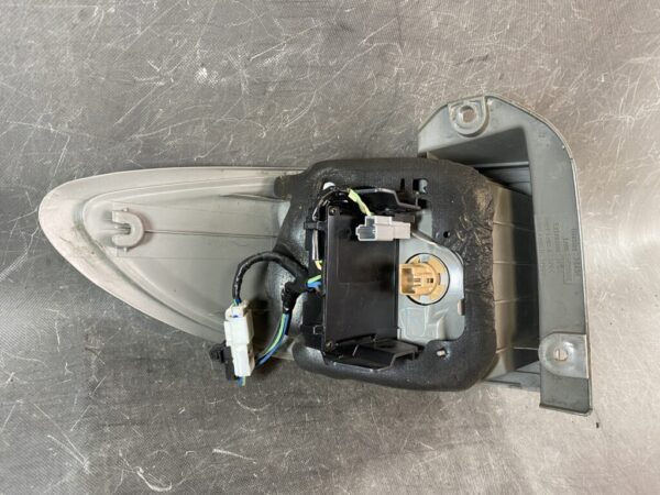 TOYOTA ESTIMA HYBRYD AHR10 AHR10W Taillight 28-147 Right Side x1 - Image 6