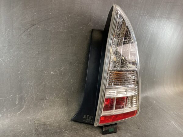 TOYOTA PRIUS ZVW30 Genuine Taillight / STANLEY 47-38 / Right Side x1 - Image 3