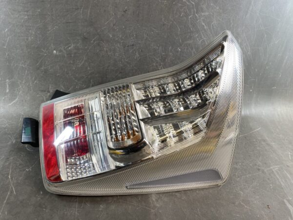 TOYOTA PRIUS ZVW30 Genuine Taillight / STANLEY 47-38 / Right Side x1 - Image 4