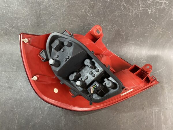 RENAULT CLIO III C85 LUTECIA RF4C Genuine Taillight 8200459960 Right Side x1 - Image 9