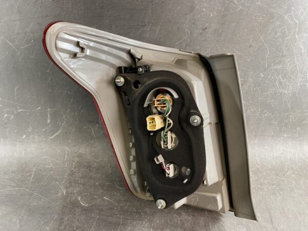 TOYOTA COROLLA FIELDER ZRE141 ZRE142 ZRE144 Genuine Taillight / KOITO 13-97 / Right Side x1 - Image 6