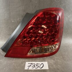 TOYOTA CROWN MAJESTA UZS186 UZS187 Genuine Taillight / ICHIKOH 30-318 / Right Side x1