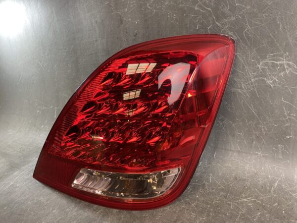 TOYOTA CROWN MAJESTA UZS186 UZS187 Taillight 30-318 Right Side x1 - Image 2