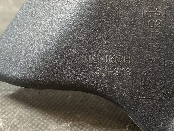 TOYOTA CROWN MAJESTA UZS186 UZS187 Taillight 30-318 Right Side x1 - Image 4