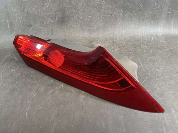 HONDA CR-V CRV RM RM1 RM2 RM3 RM4 Taillight P9849 Right Side x1 - Image 2