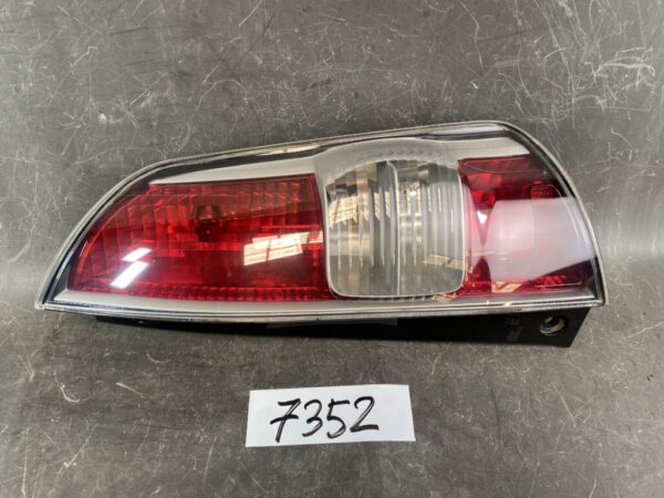 TOYOTA PASSO KGC10 Genuine Taillight / KOITO 220-51762 / Right Side x1