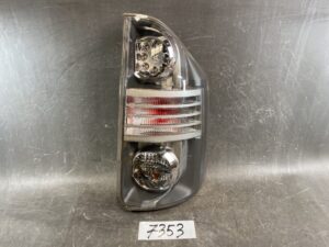 TOYOTA VOXY NOAH VOXY ZRR70 ZRR75 Genuine Taillight / ICHIKOH 28-199 / Right Side x1