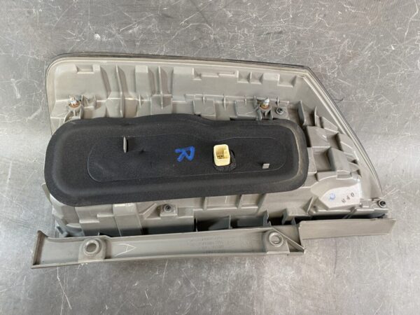 TOYOTA NOAH VOXY ZRR70 ZRR75 Taillight 28-199 Right Side x1 - Image 4