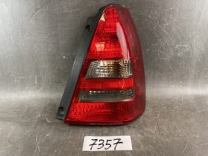 SUBARU FORESTER SG5 Genuine Taillight / KOITO 220-20762 / Right Side x1