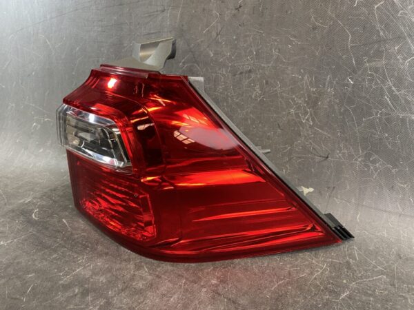 HONDA STEPWAGON RG RG1 RG2 RG3 RG4 Genuine Taillight / STANLEY P8026 R / Right Side x1 - Image 2