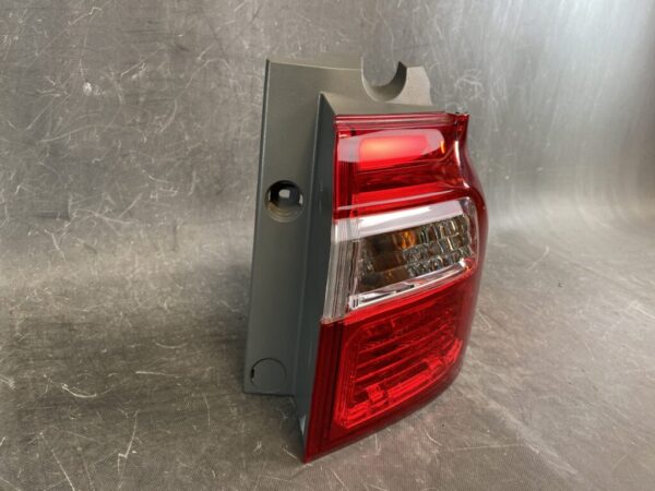 HONDA STEPWAGON RG RG1 RG2 RG3 RG4 Genuine Taillight / STANLEY P8026 R / Right Side x1 - Image 3