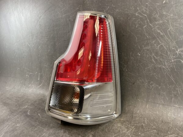 SUZUKI SOLIO MITSUBISHI DELICA D2 MA36S Taillight D179 Right Side x1 - Image 2