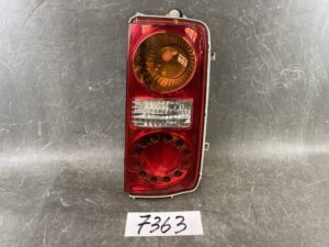 NISSAN ELGRAND E51 ME51 MNE51 NE51 Genuine Taillight / ICHIKOH D005 / Right Side x1