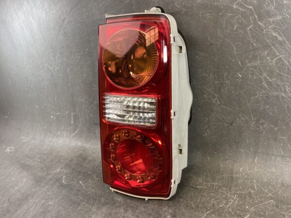 NISSAN ELGRAND E51 ME51 MNE51 NE51 Genuine Taillight / ICHIKOH D005 / Right Side x1 - Image 2