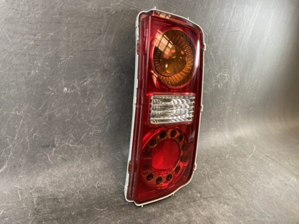NISSAN ELGRAND E51 ME51 MNE51 NE51 Genuine Taillight / ICHIKOH D005 / Right Side x1 - Image 3