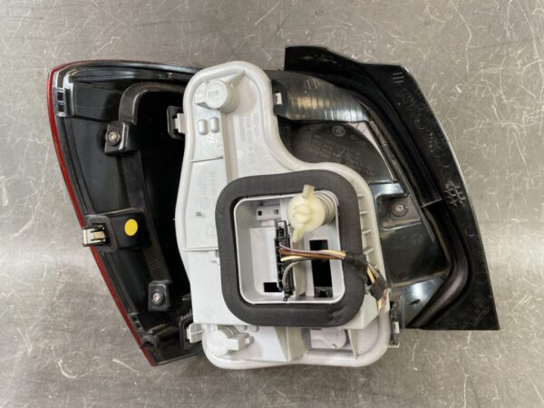VOLKSWAGEN POLO 6R Genuine Taillight 6R0 945 096 / Right Side x1 - Image 9