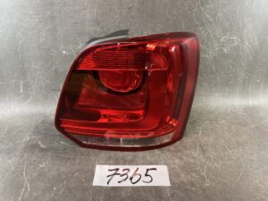 VOLKSWAGEN POLO Genuine Taillight 6R0 945 096 / Right Side x1