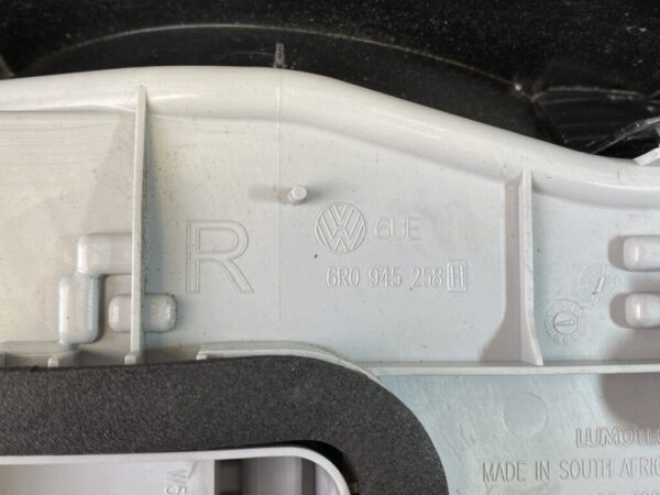 VOLKSWAGEN POLO 6R Genuine Taillight 6R0 945 096 / Right Side x1 - Image 5