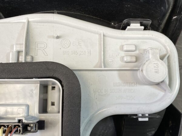 VOLKSWAGEN POLO 6R Genuine Taillight 6R0 945 096 / Right Side x1 - Image 6