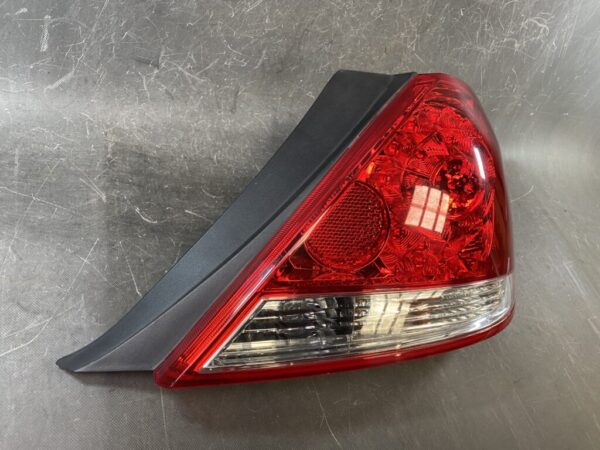 HONDA LEGEND KB1 Genuine Taillight P4215 Right Side x1 - Image 3