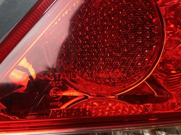 HONDA LEGEND KB1 Genuine Taillight P4215 Right Side x1 - Image 4
