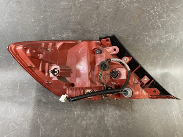 HONDA LEGEND KB1 Genuine Taillight P4215 Right Side x1 - Image 7