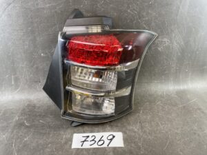 TOYOTA IQ KGJ10 NGJ10 Genuine Taillight / ICHIKOH 74-8 / Right Side x1