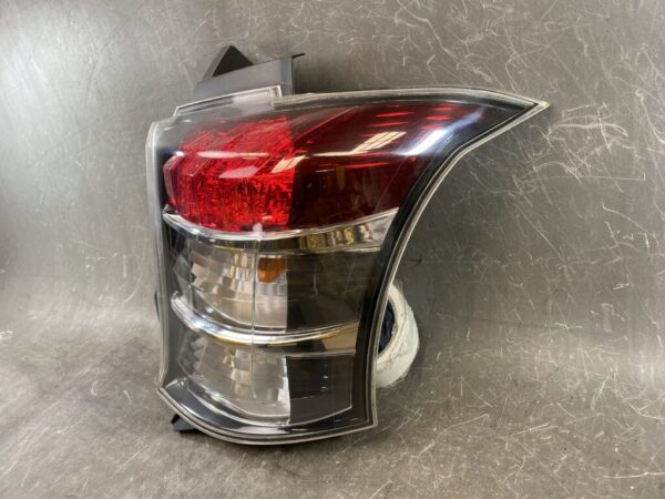 TOYOTA IQ KGJ10 NGJ10 Taillight 74-8 Right Side x1 - Image 2