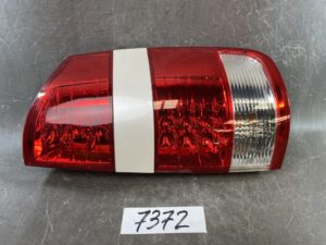 TOYOTA NOAH AZR60 Genuine Taillight / ICHIKOH 28-184 / Right Side x1