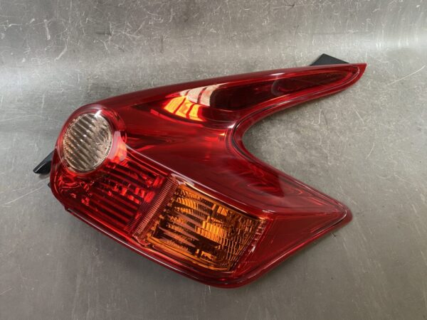 NISSAN JUKE F15 YF15 NF15 Genuine Taillight / ICHIKOH T003 / Right Side x1 - Image 2