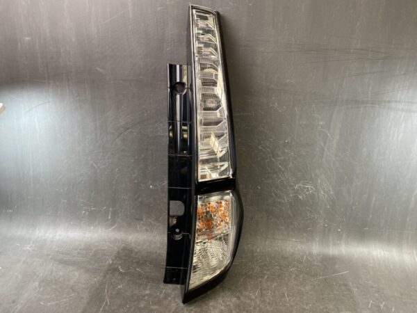 TOYOTA TANK / ROOMY M900A M910A Genuine Taillight / KOITO 220-69046 / Right Side x1