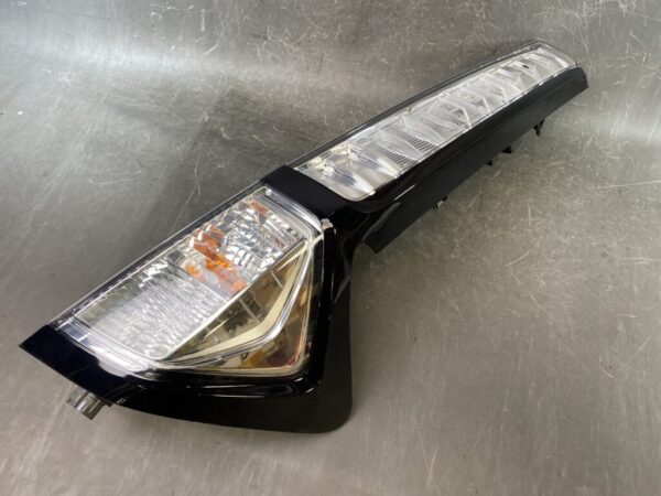 TOYOTA TANK ROOMY DAIHATSU THOR Taillight 220-69046 Right Side x1 - Image 3