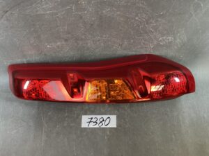 NISSAN X-TRAIL XTRAIL T31 NT31 DNT31 TNT31 Genuine Taillight / KOITO 220-63929 / Right Side x1