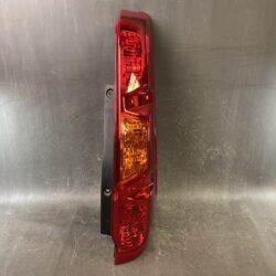 NISSAN X-TRAIL XTRAIL T31 NT31 DNT31 TNT31 Genuine Taillight / KOITO 220-63929 / Right Side x1