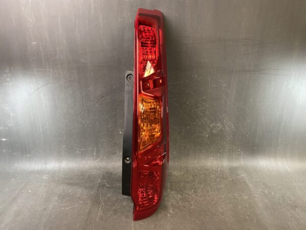 NISSAN X-TRAIL XTRAIL T31 NT31 DNT31 TNT31 Genuine Taillight / KOITO 220-63929 / Right Side x1