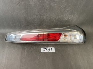 NISSAN SERENA C26 HC26 NC26 HFC26 NC26 FNC26 Genuine Taillight / KOITO 220-23096 / Right Side x1