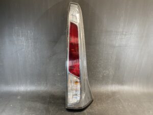 NISSAN SERENA C26 HC26 NC26 HFC26 NC26 FNC26 Genuine Taillight / KOITO 220-23096 / Right Side x1