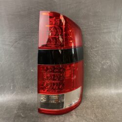 TOYOTA NOAH NOAH VOXY AZR60 AZR65 Genuine Taillight / ICHIKOH 28-184 / Right Side x1