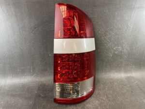 TOYOTA NOAH NOAH VOXY AZR60 AZR65 Genuine Taillight / ICHIKOH 28-184 / Right Side x1