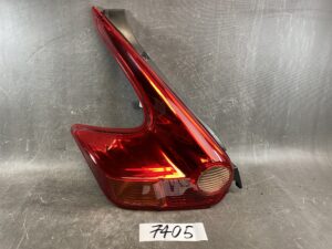 NISSAN JUKE F15 Genuine Taillight / ICHIKOH T003 / Left Side x1