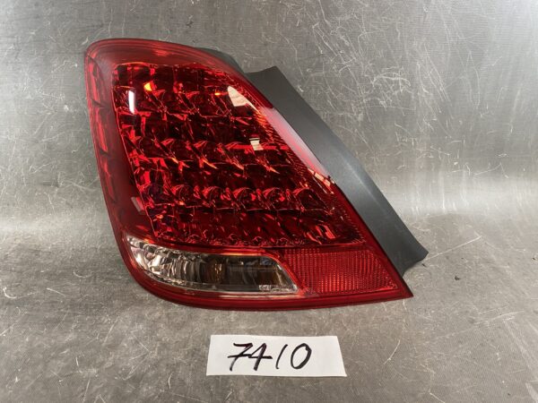 TOYOTA CROWN MAJESTA UZS186 Genuine Taillight / ICHIKOH 30-318 / Left Side x1 » JDM-PARTS NZ
