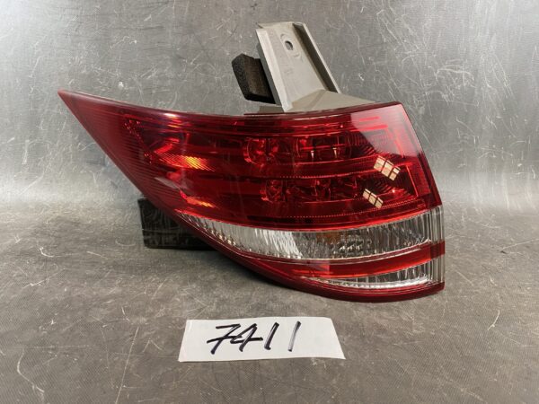 TOYOTA ESTIMA ACR50 Genuine Taillight / ICHIKOH 28-193 / Left Side x1 » JDM-PARTS NZ