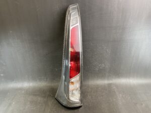 NISSAN SERENA C26 HC26 NC26 HFC26 NC26 FNC26 Genuine Taillight / KOITO 220-23096 / Left Side x1