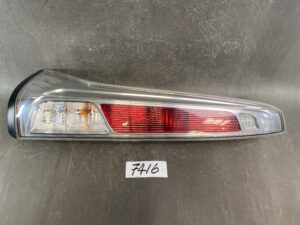 NISSAN SERENA C26 SUZUKI LANDY Taillight 220-23096 Left Side x1
